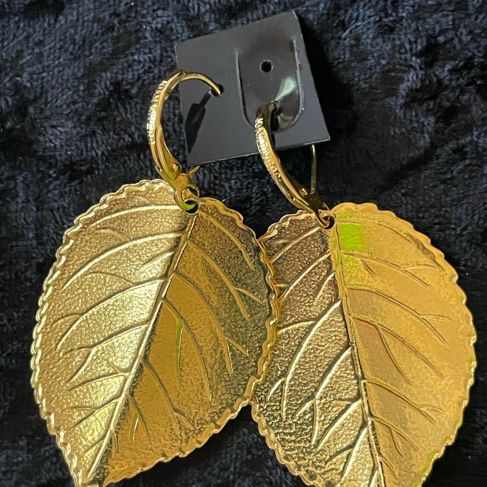 JOAN RIVERS LEAF EARRINGS